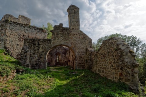 ruine du chateau de donzy